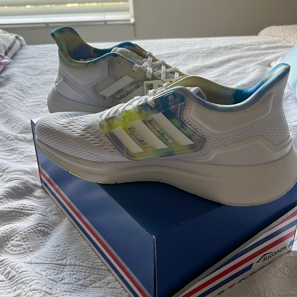 Adidas EQ21 Run size 9.5 NWT